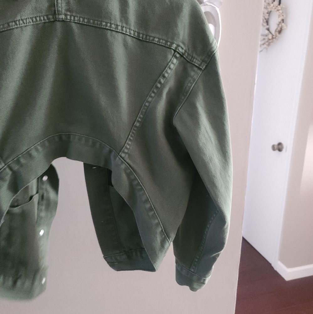 Cropped Jean Jacket - Picture 6 of 8